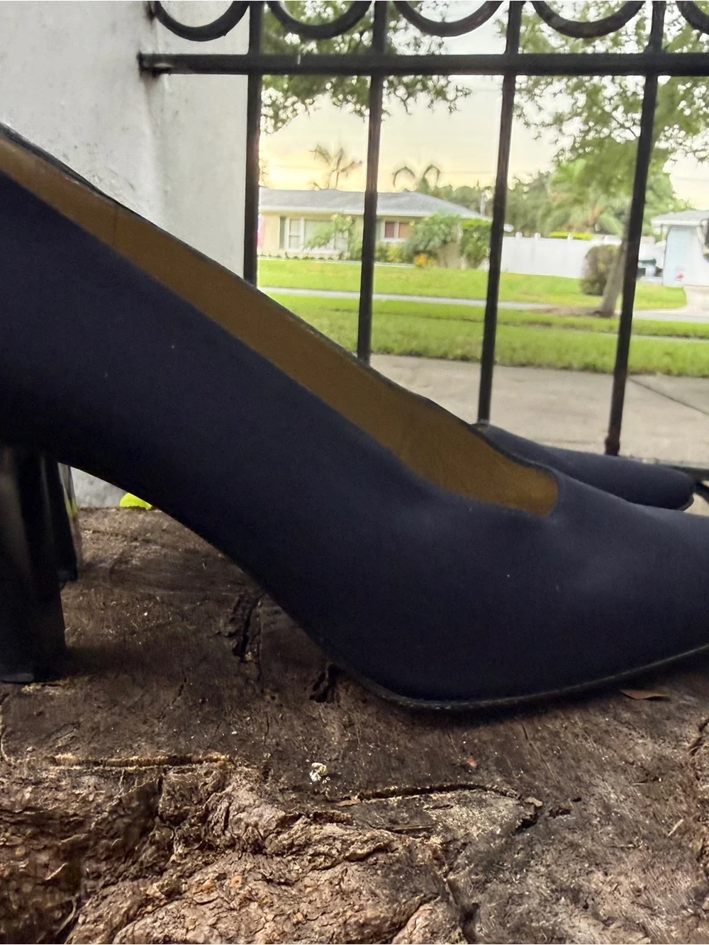 Yves Saint Laurent YSL Navy Pointed Pumps with Gold Interior Made in Italy Sz 7